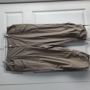 Fashion Bug Capris - Light Olive Green - Plus - 20 W - GUC